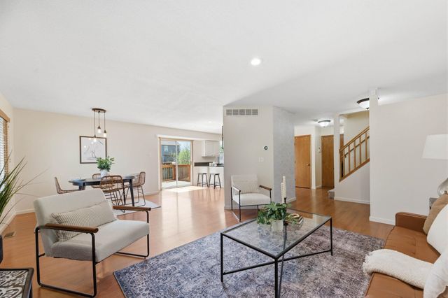 6643 E Saint James Pl, Bel Aire, KS 67226