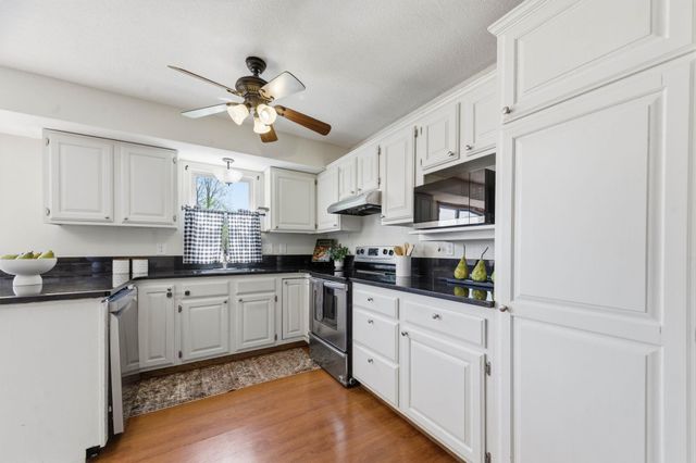 6643 E Saint James Pl, Bel Aire, KS 67226
