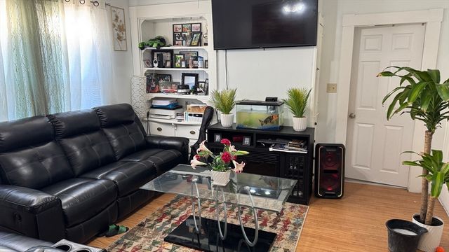 20 Annis St, Methuen, MA 01844