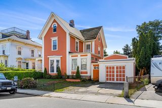 33 Middle St, Gloucester, MA 01930