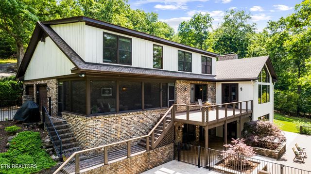 902 Twin Cove Circle, Lenoir City, TN 37772