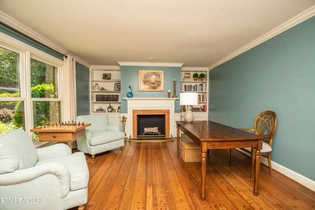 902 Twin Cove Circle, Lenoir City, TN 37772