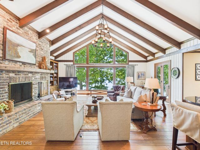 902 Twin Cove Circle, Lenoir City, TN 37772