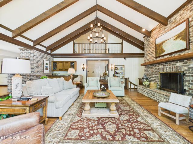 902 Twin Cove Circle, Lenoir City, TN 37772