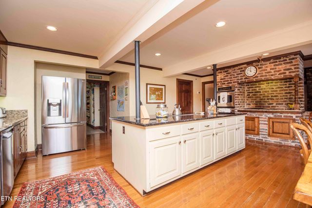 902 Twin Cove Circle, Lenoir City, TN 37772