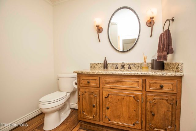 902 Twin Cove Circle, Lenoir City, TN 37772