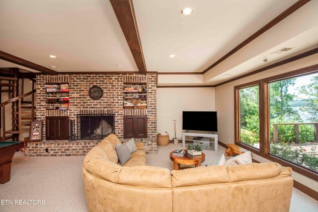 902 Twin Cove Circle, Lenoir City, TN 37772