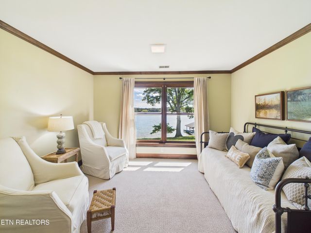 902 Twin Cove Circle, Lenoir City, TN 37772