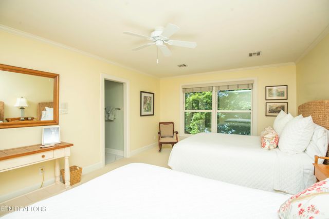 902 Twin Cove Circle, Lenoir City, TN 37772