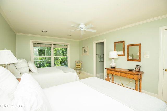 902 Twin Cove Circle, Lenoir City, TN 37772