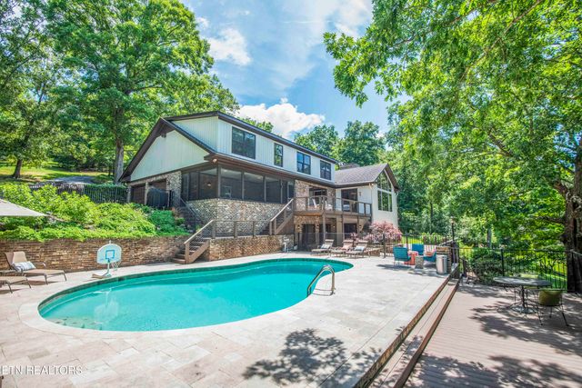 902 Twin Cove Circle, Lenoir City, TN 37772