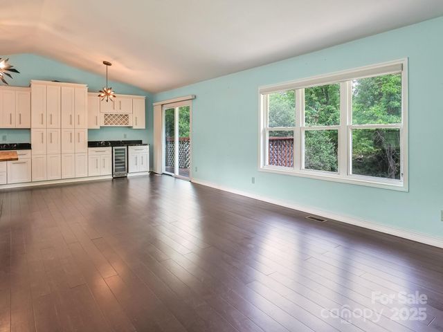 14 Spring Lake Drive, Fletcher, NC 28732