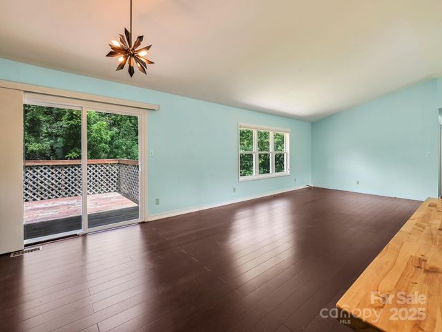 14 Spring Lake Drive, Fletcher, NC 28732