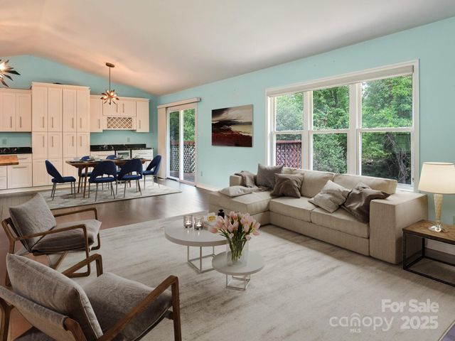 14 Spring Lake Drive, Fletcher, NC 28732