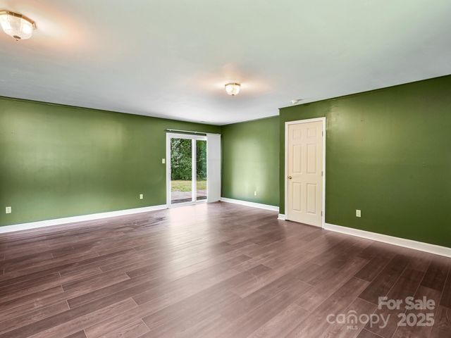 14 Spring Lake Drive, Fletcher, NC 28732