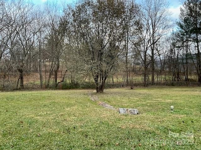 14 Spring Lake Drive, Fletcher, NC 28732