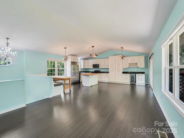 14 Spring Lake Drive, Fletcher, NC 28732