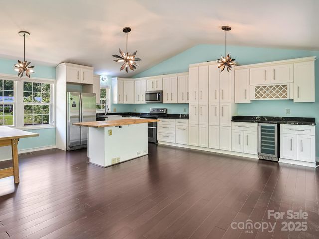 14 Spring Lake Drive, Fletcher, NC 28732