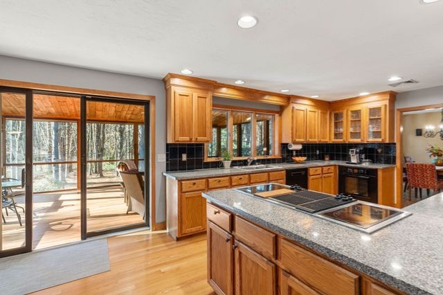 56 School St, Dunstable, MA 01827