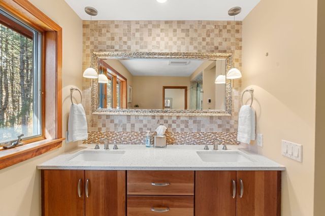 56 School St, Dunstable, MA 01827