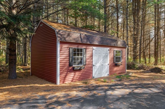 56 School St, Dunstable, MA 01827