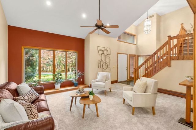 56 School St, Dunstable, MA 01827