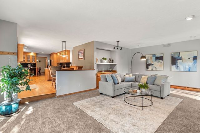 56 School St, Dunstable, MA 01827