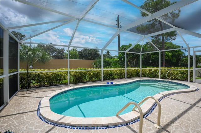 5854 Westbourgh CT, Naples, FL 34112