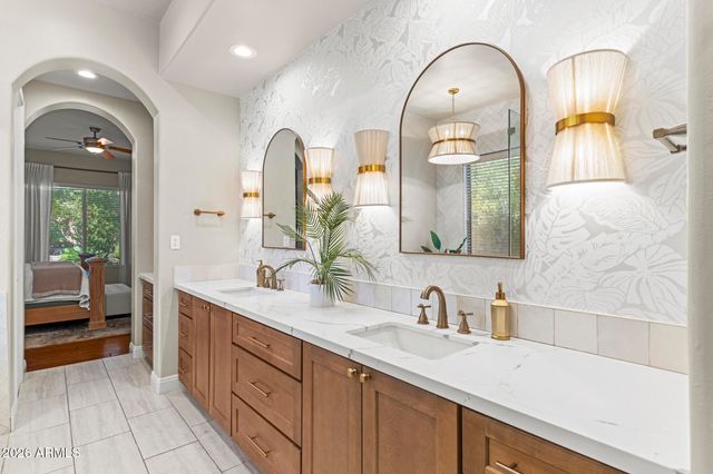 3948 E PARKSIDE Lane, Phoenix, AZ 85050