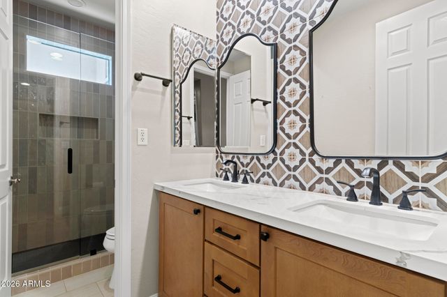 3948 E PARKSIDE Lane, Phoenix, AZ 85050