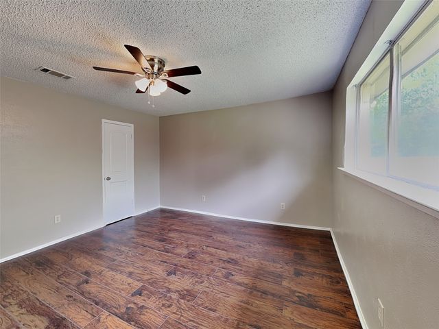 701 Admiralty Way, Fort Worth, TX 76108