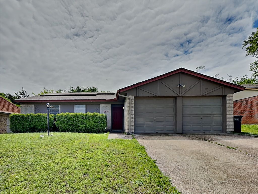 701 Admiralty Way, Fort Worth, TX 76108