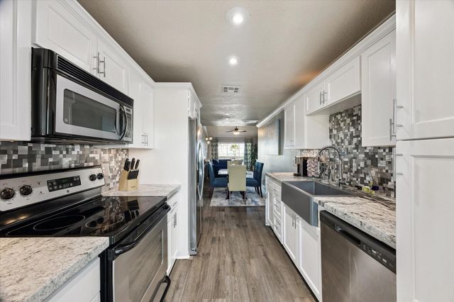 7000 Seawall Boulevard 431, Galveston, TX 77551
