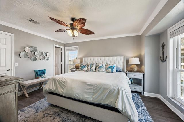 7000 Seawall Boulevard 431, Galveston, TX 77551