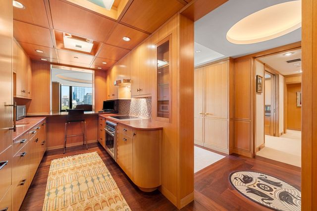 2 Commonwealth Ave 14-B, Boston, MA 02116
