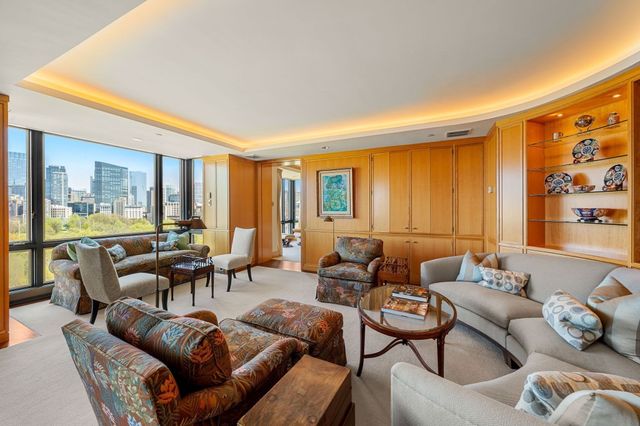 2 Commonwealth Ave 14-B, Boston, MA 02116