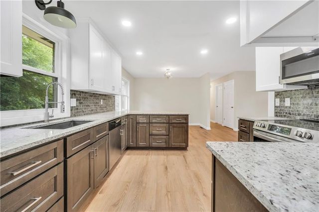 1558 Tanglewood Way NW, Conyers, GA 30012