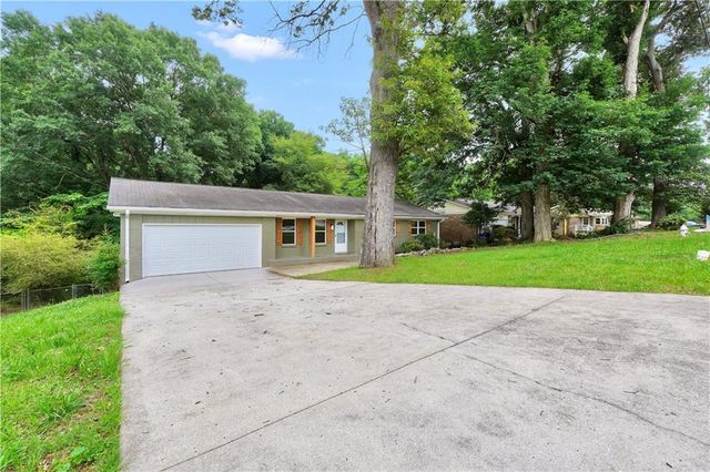 1558 Tanglewood Way NW, Conyers, GA 30012