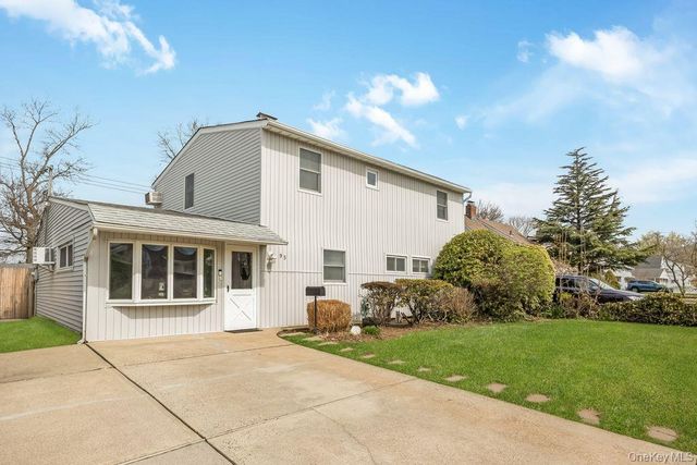 95 Elm Drive N, Levittown, NY 11756