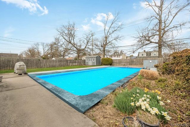 95 Elm Drive N, Levittown, NY 11756