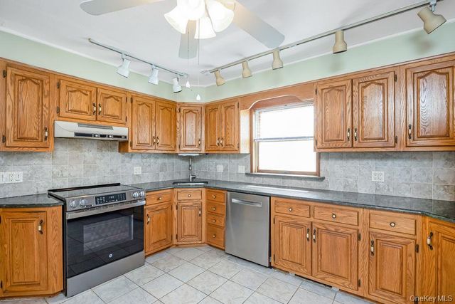 95 Elm Drive N, Levittown, NY 11756