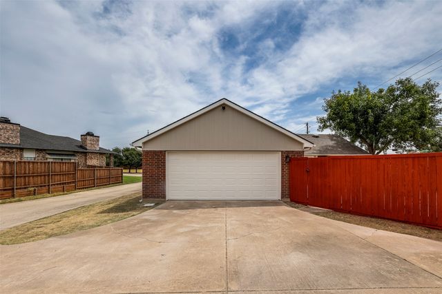4201 Arbor Creek Drive, Carrollton, TX 75010