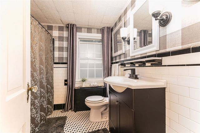 1149 Greenwich Avenue, Warwick, RI 02886