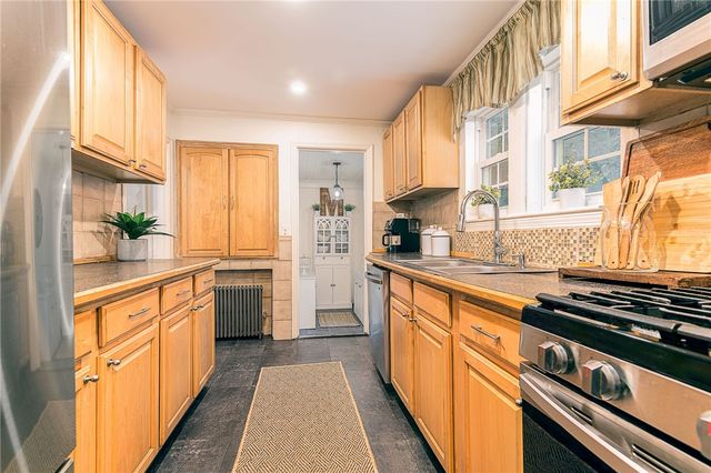 1149 Greenwich Avenue, Warwick, RI 02886