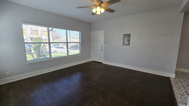 1026 W French Pl Apt 2, San Antonio, TX 78212