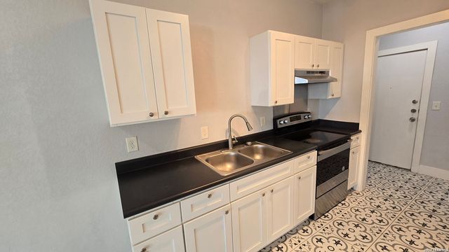 1026 W French Pl Apt 2, San Antonio, TX 78212