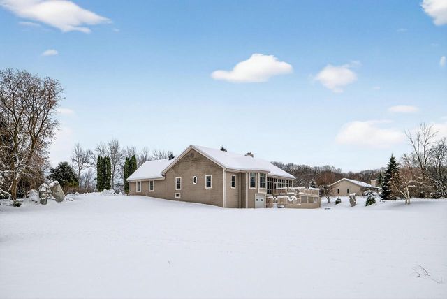 2075 Parkwood COURT, Grafton, WI 53024
