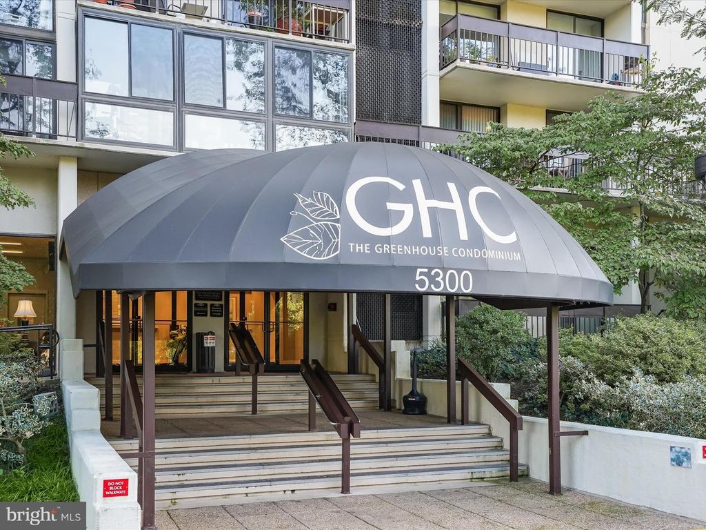 5300 HOLMES RUN PKWY #402, Alexandria, VA 22304