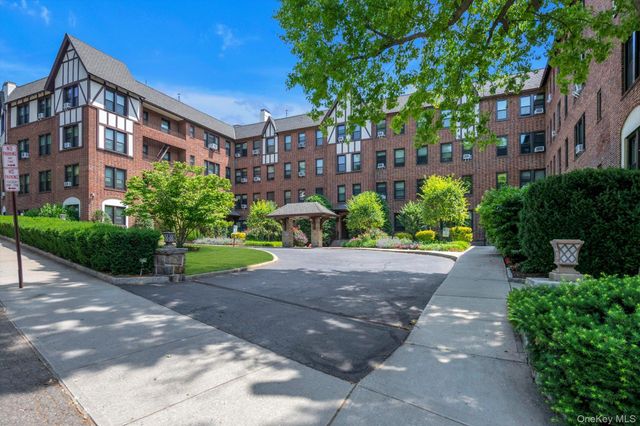 240 Bronxville Road C1, Bronxville, NY 10708
