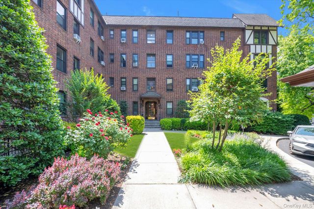 240 Bronxville Road C1, Bronxville, NY 10708